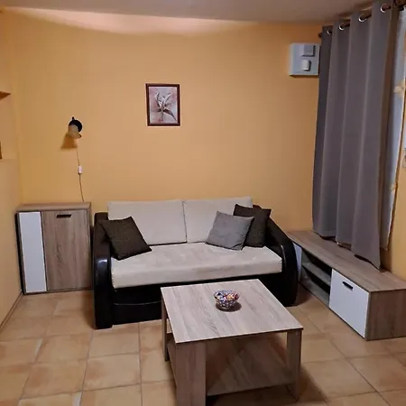 Rozmaring Apartmán *